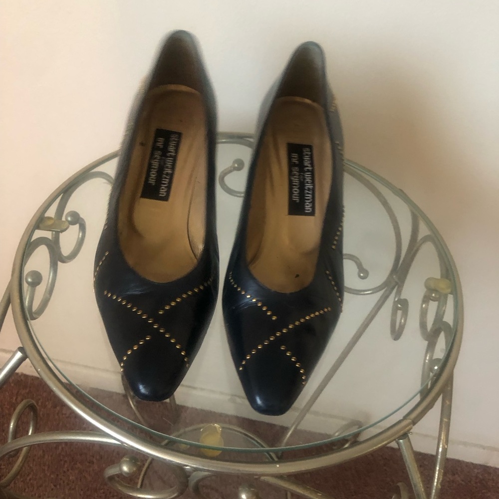 Stuart Weitzman black/gold pump.